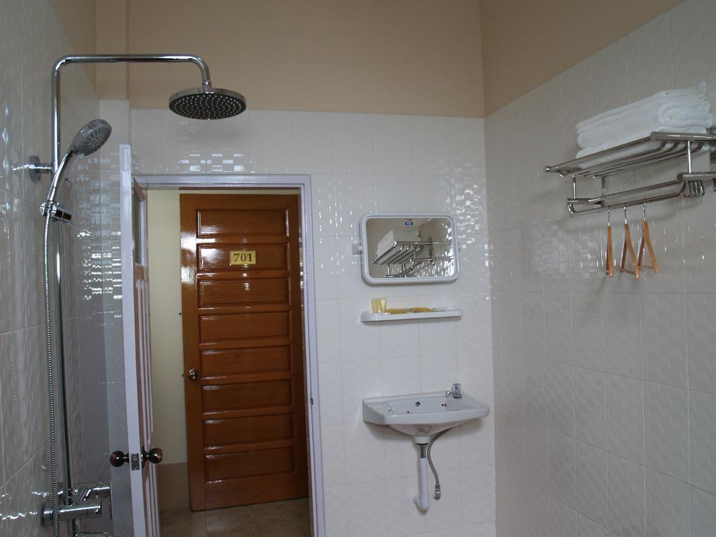 Nice Dream Hotel Мандалей Екстериор снимка